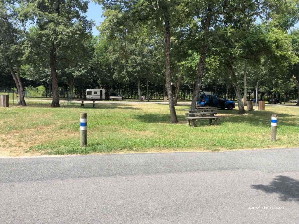 (33840) Captieux - 1 Parc de Rivedieu — foto 3