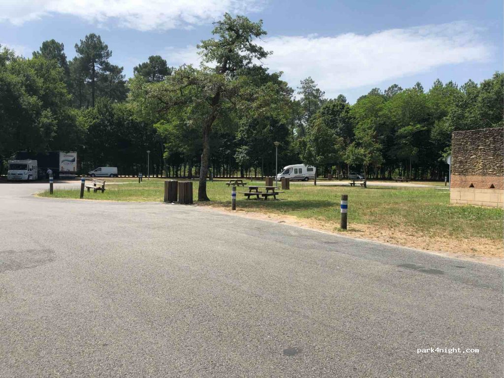 (33840) Captieux - 1 Parc de Rivedieu — foto 4
