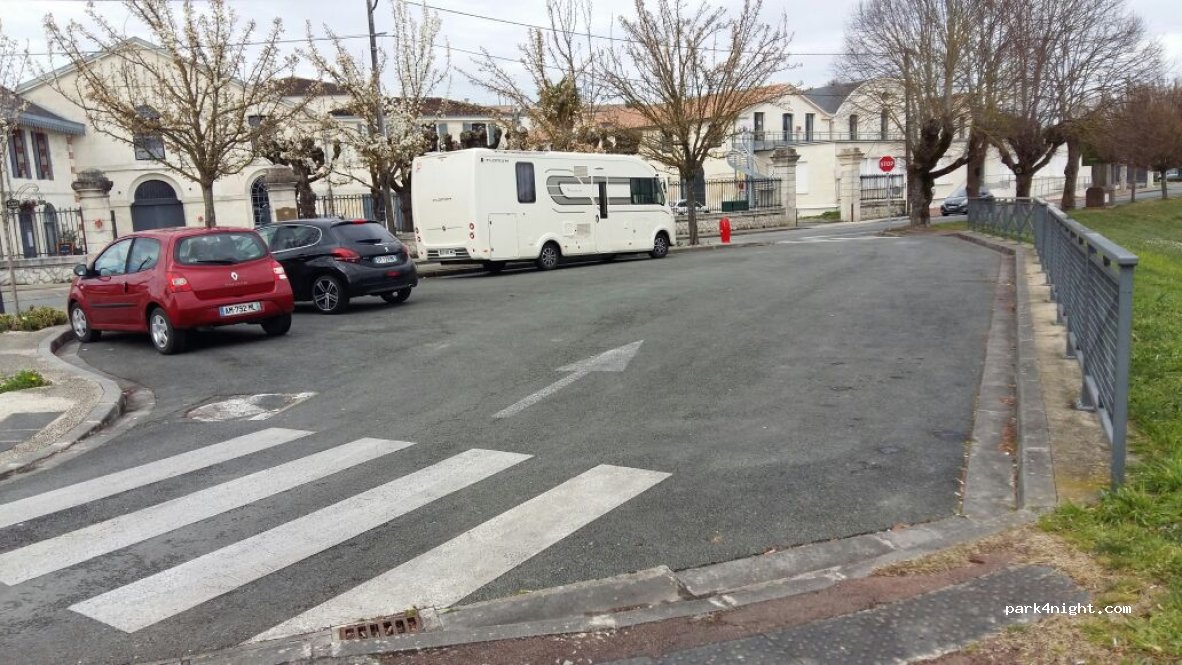 (17100) Saintes - 1 Rue de Courbiac — foto