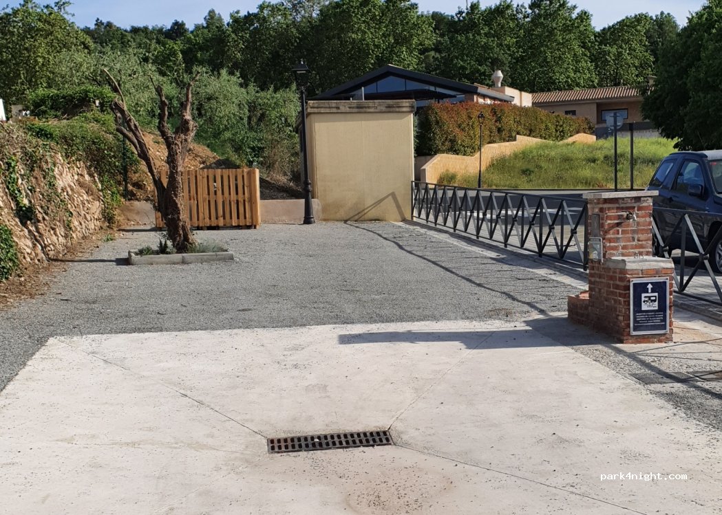 Àrea d'acollida autocaravanes Falset — foto