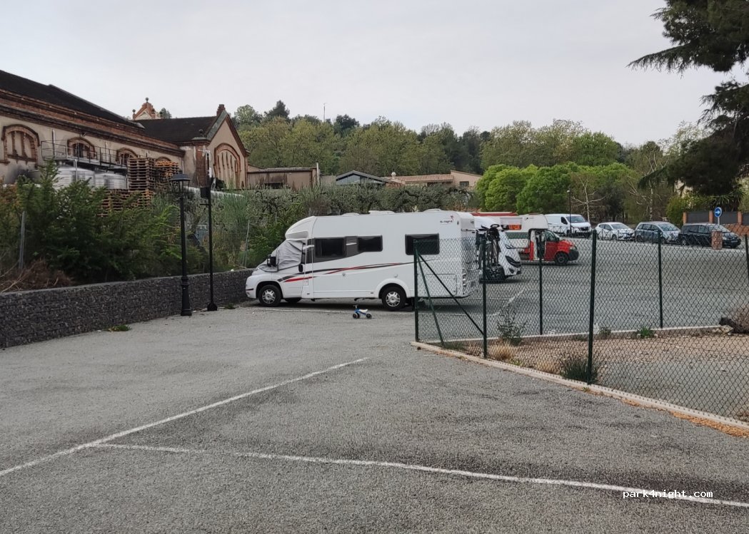 Àrea d'acollida autocaravanes Falset — foto 2