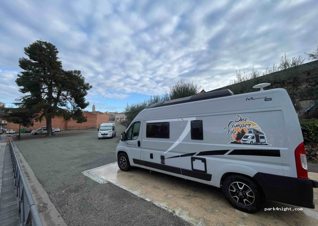 Àrea d'acollida autocaravanes Falset — foto 3