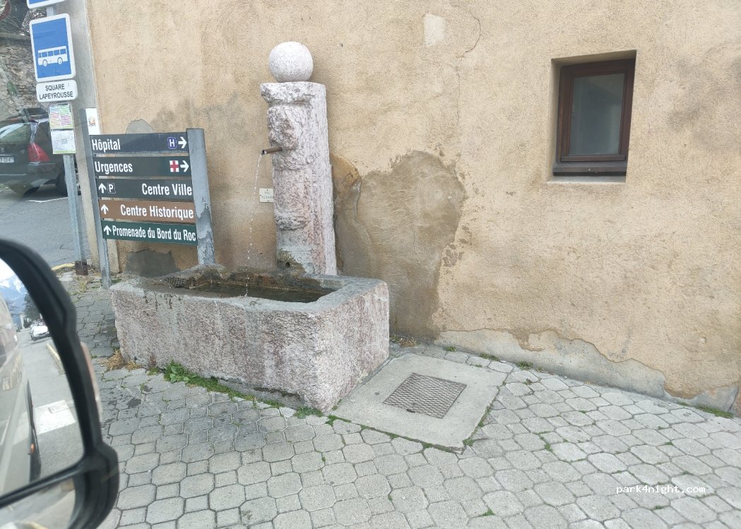 (05200) Embrun - 3 Rue Emile Guigues — foto 2
