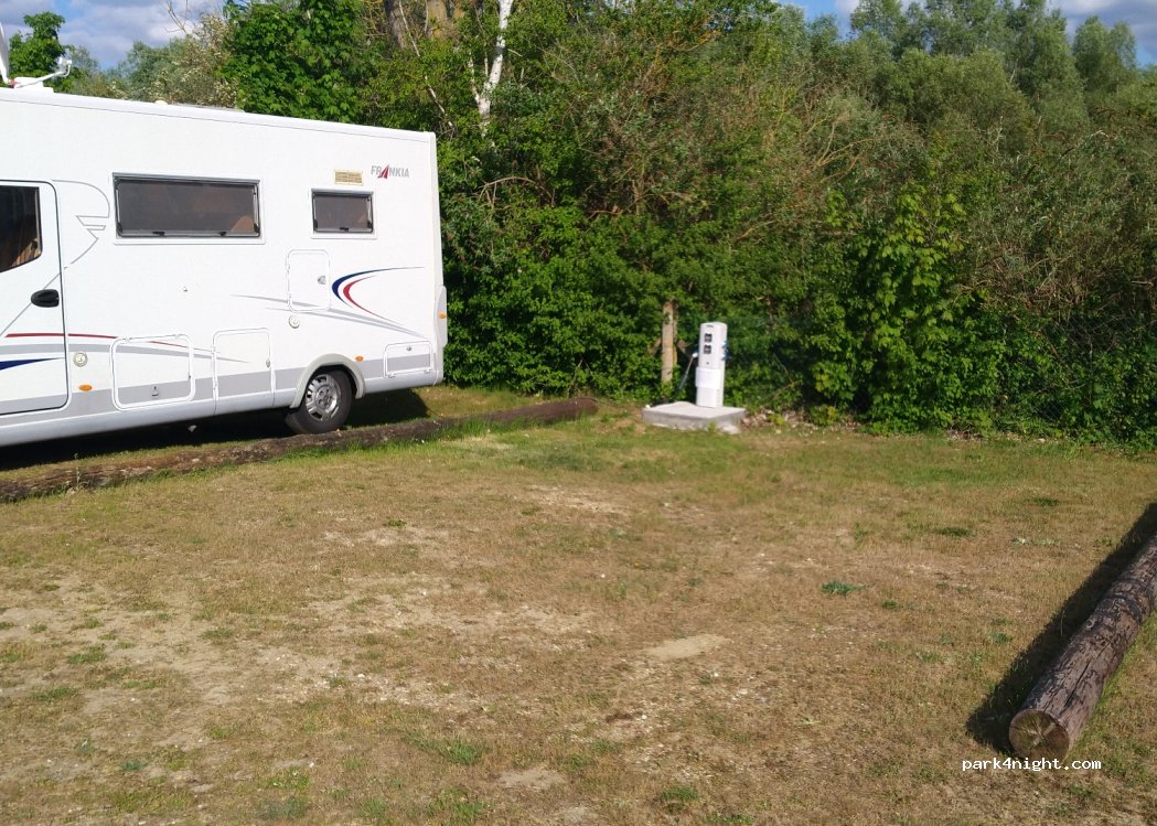 Aire de stationnement au port de plaisance du port de l’ilon — foto 2