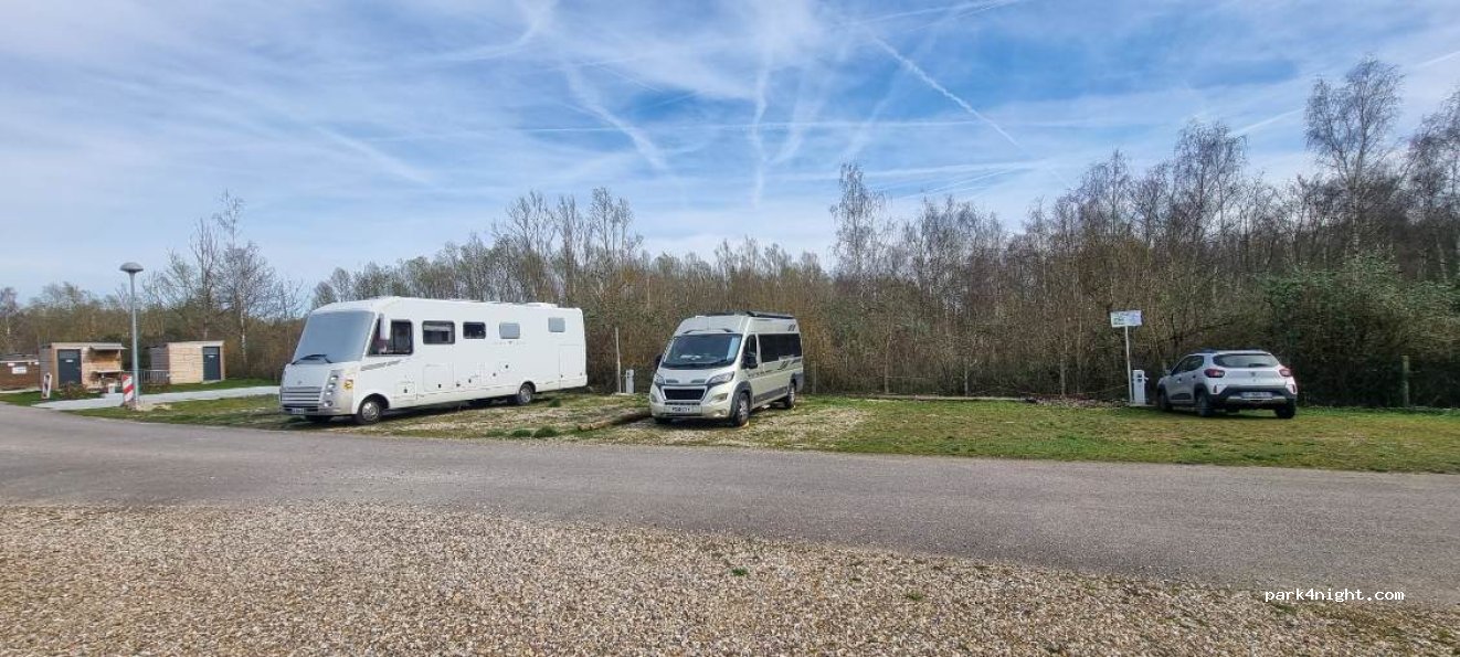 Aire de stationnement au port de plaisance du port de l’ilon — foto 4