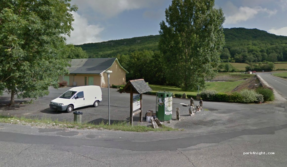 (19600) Saint-Cernin-de-Larche - La Draperie — foto