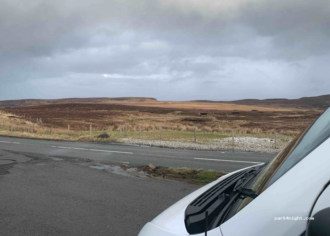 (IV51 9HX) Portree - A855 — foto