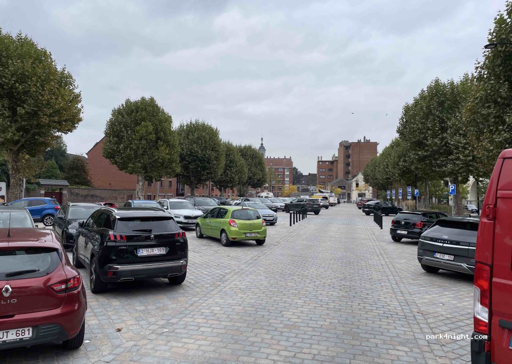 (7000) Mons - 11 Place Nervienne — foto