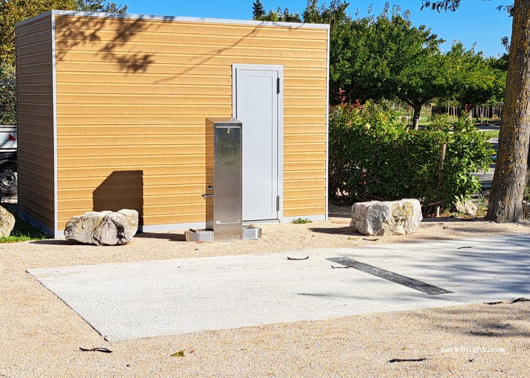 Aire de camping-cars Velleron — foto 2