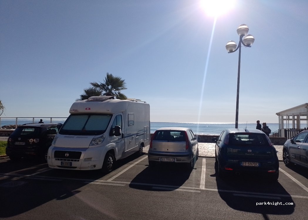 (17023) Ceriale - 96 Lungomare Generale Armando Diaz — foto