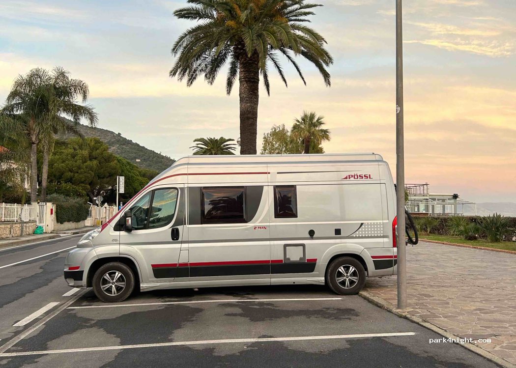 (17023) Ceriale - 96 Lungomare Generale Armando Diaz — foto 2
