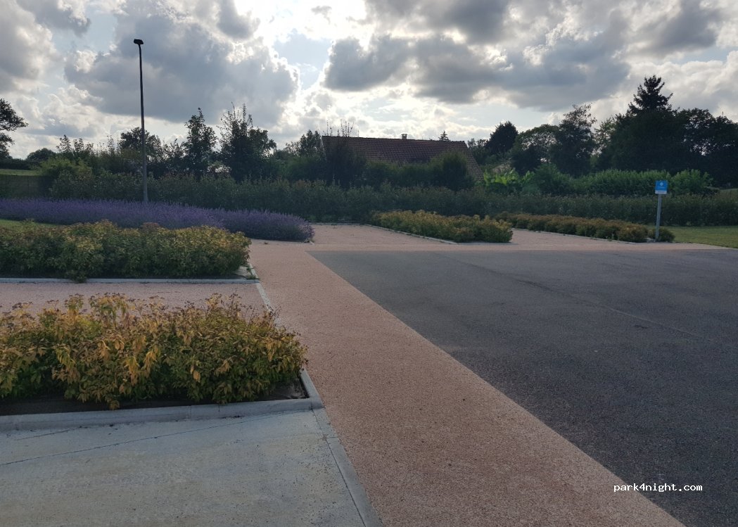 Aire de camping-car Durdat-Larequille — foto 3