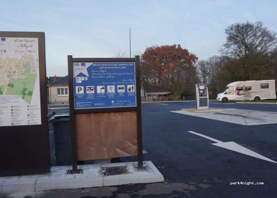 Aire pour camping-cars Bellegarde — foto 2