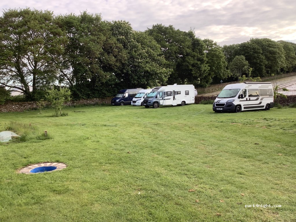 Tollbar Paddock Motorhome Stopover — foto