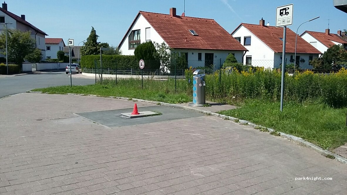 (90537) Feucht - 25 Chormantelweg — foto