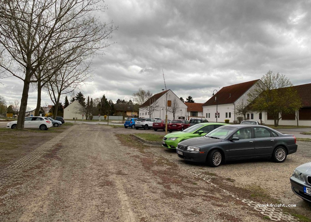 (2170) Poysdorf - 123 Laaer Straße — foto