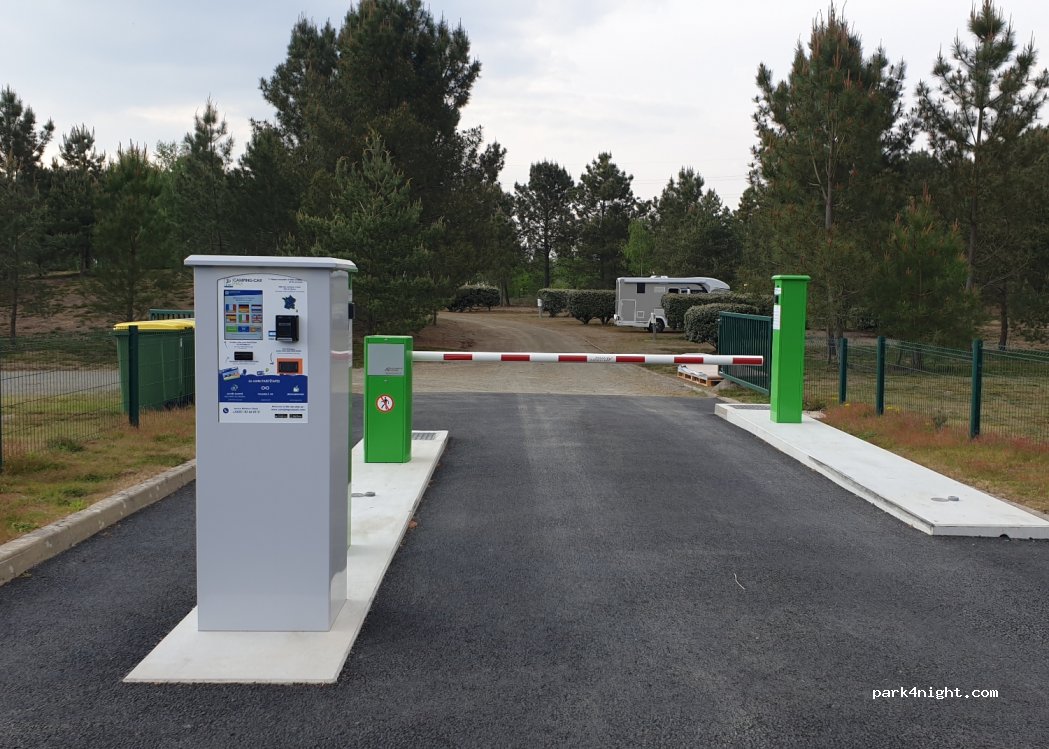 (72450) Montfort-le-Gesnois - — foto