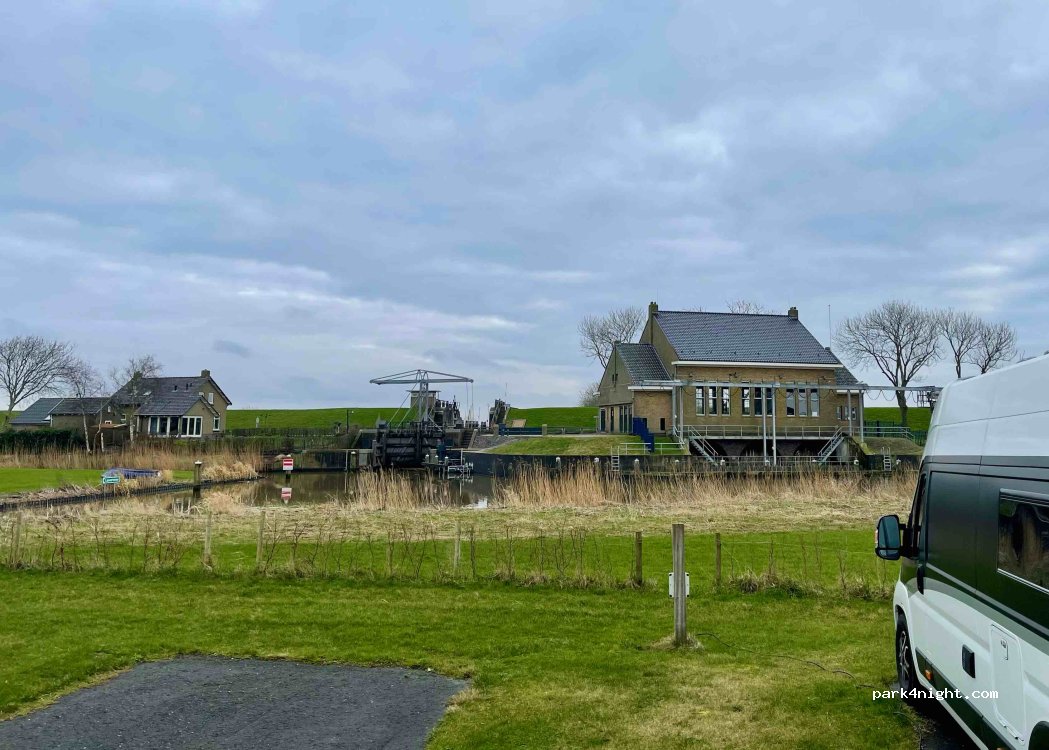 Camperplaats Ezumazijl — foto 4