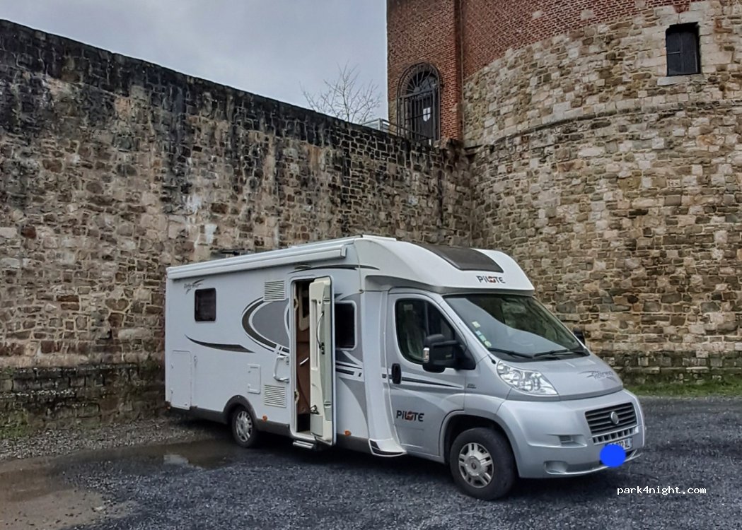 (7130) Binche - 10 Rue Saint-Moustier — foto