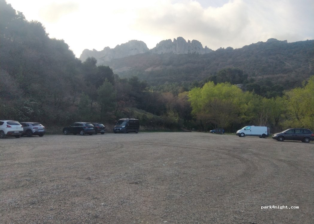 (84190) Gigondas - Route des Florëts — foto 2