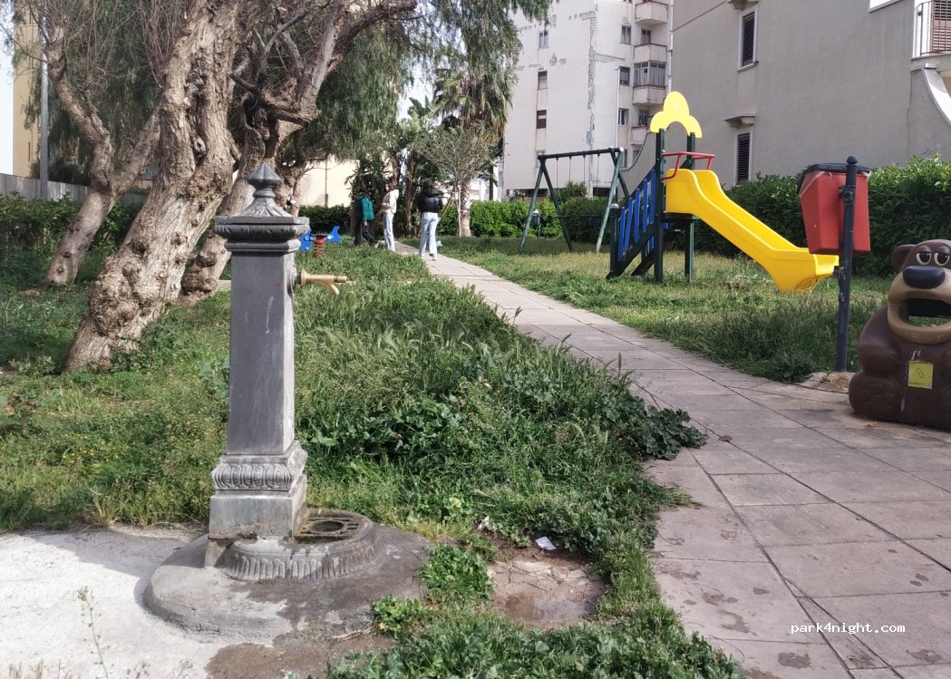(70044) Polignano a Mare - 96 Via Don Luigi Sturzo — foto