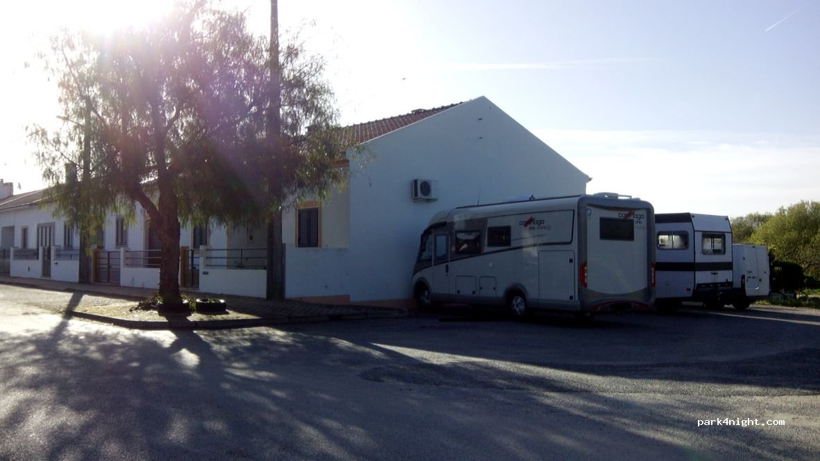 () Nossa Senhora de Guadalupe - 19 Rua do Posto Médico — foto