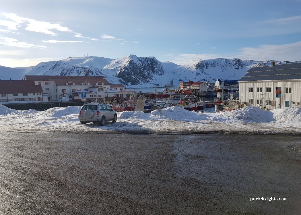 (9750) Honningsvåg - 2 Vågen — foto