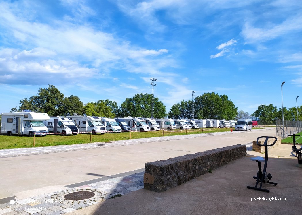 (10490) Valverde de la Vera - 2 Calle Campo de Futbol — foto