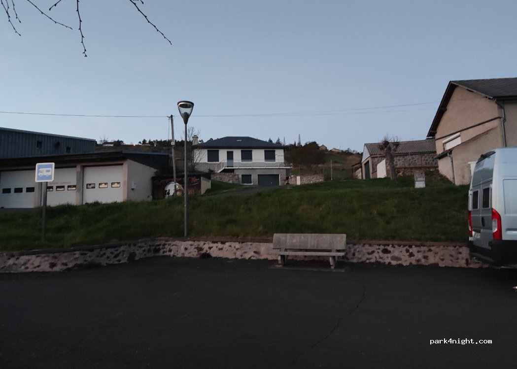 (63710) Saint-Nectaire - 12 Place du Marchidial — foto