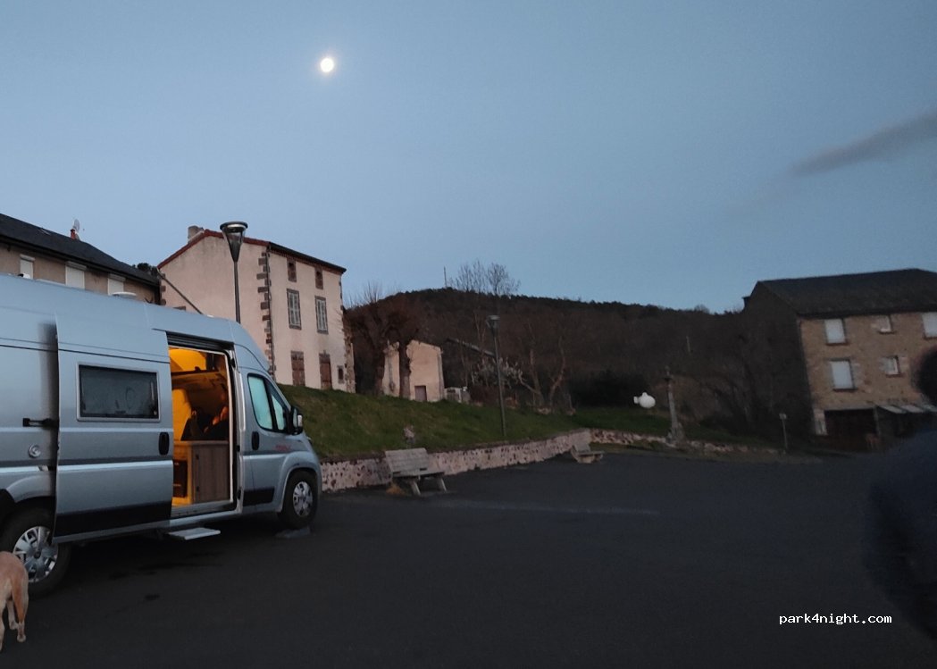 (63710) Saint-Nectaire - 12 Place du Marchidial — foto 2