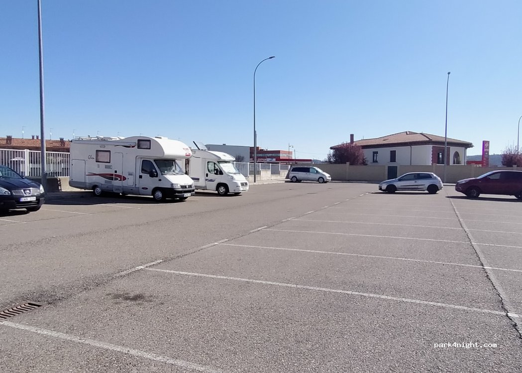(24007) León - 131 Calle de la Serna — foto