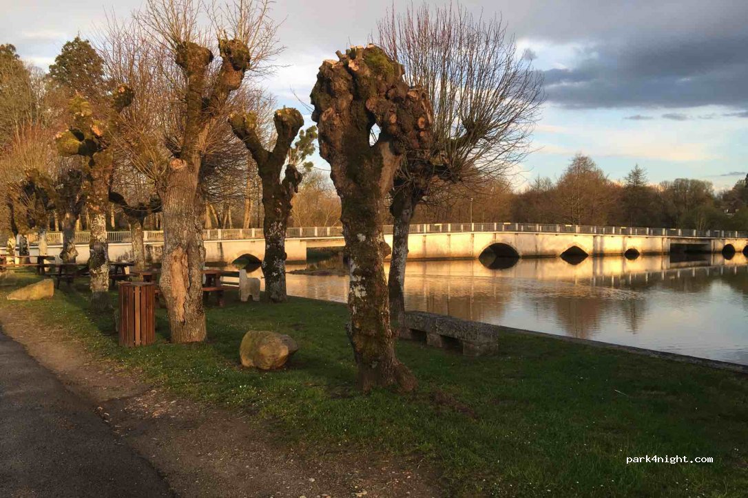 (36370) Bélâbre - Place du Vieux Pont — foto 2