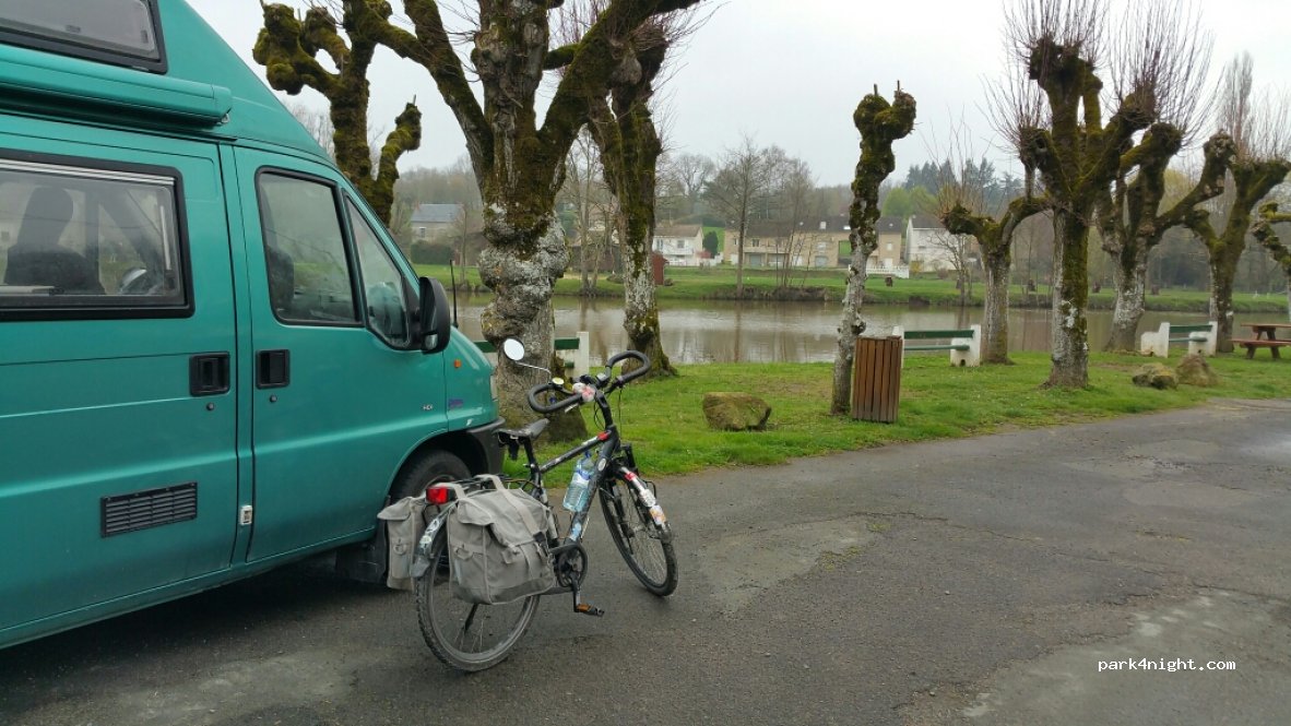 (36370) Bélâbre - Place du Vieux Pont — foto 4