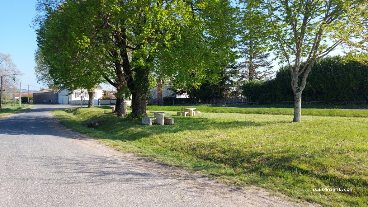 (17500) Clam - 10 Route de Pons — foto