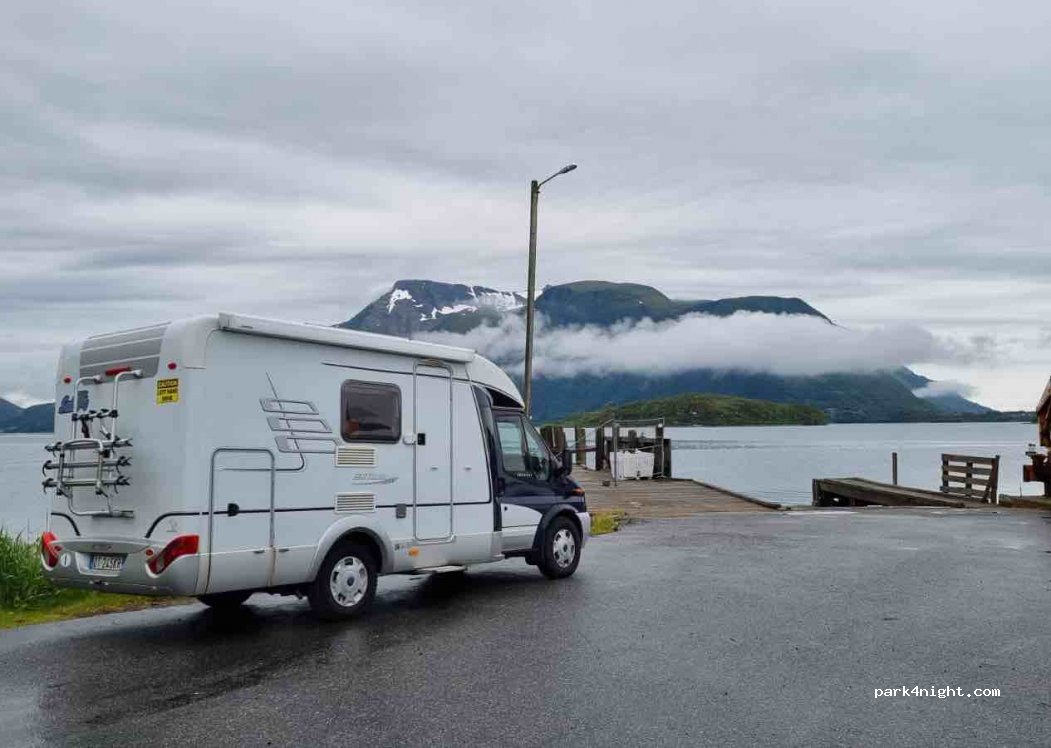 (6265) Vatne - Vatnefjordvegen — foto 2