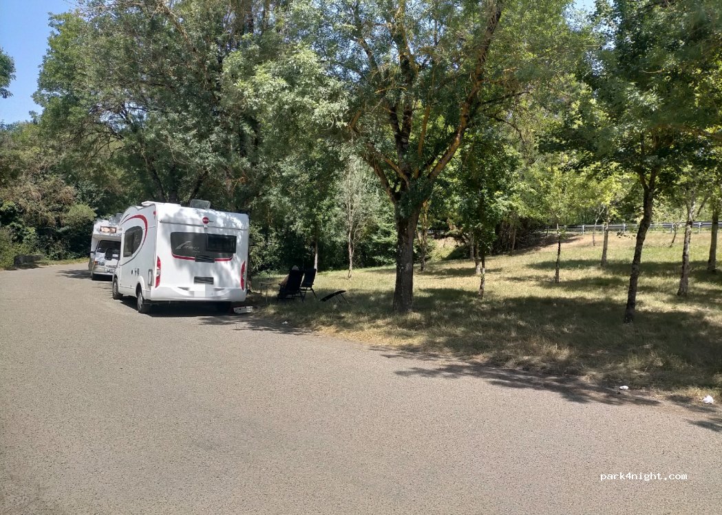 (32810) Castin - Unnamed Road — foto 2