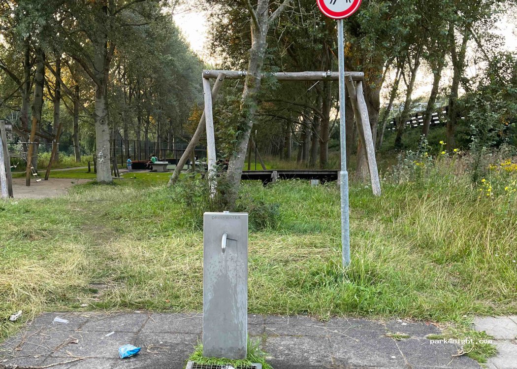 (1024) Amsterdam - Volendammerweg — foto 2