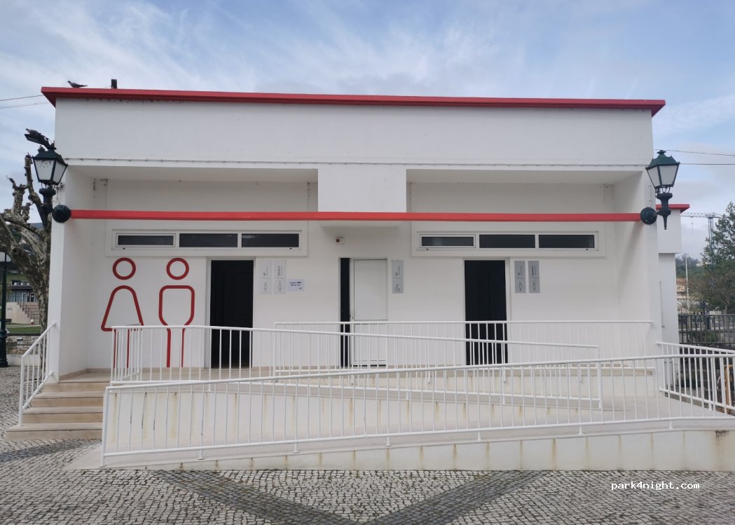 (2480) Porto de Mós - 3 Largo do Rossio — foto