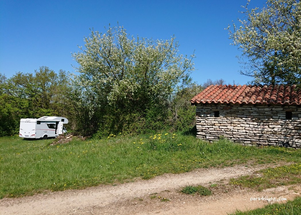 (71250) Blanot - Unnamed Road — foto