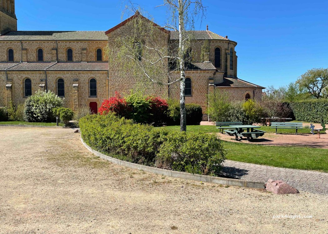 (71600) Poisson - 9 Les Châteaux — foto
