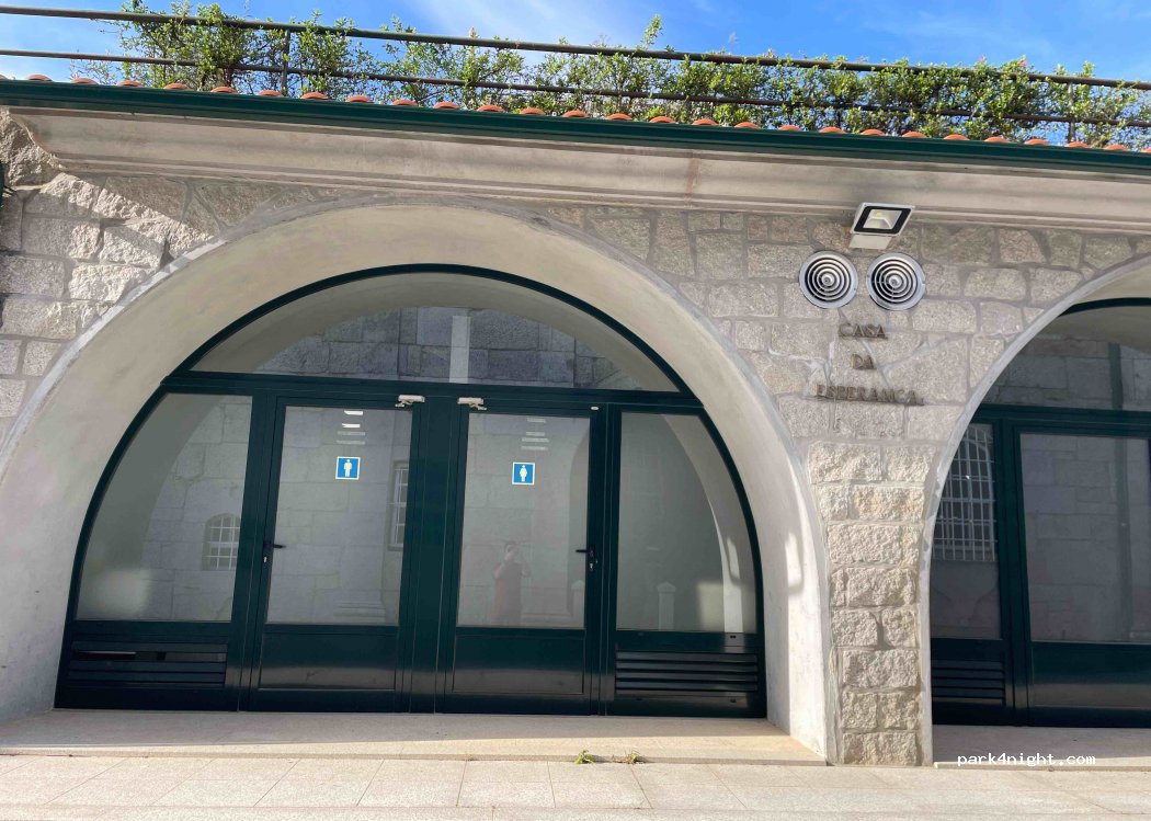 (3600) Castro Daire - 7 Largo Igreja — foto
