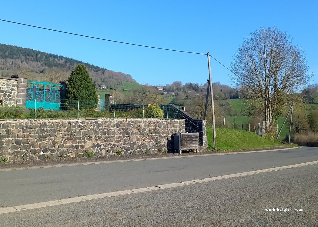 (63740) Gelles - Monges — foto