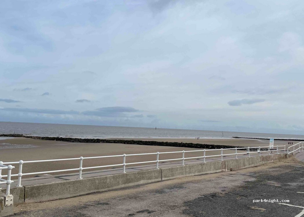 (LL19 7LE) Prestatyn - 38 Beach Road East — foto