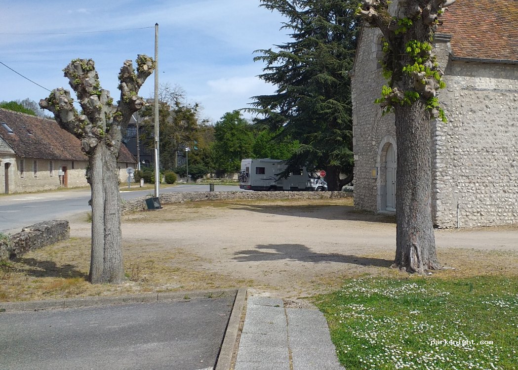 (45290) Pressigny-les-Pins - 5 Place du Bourg — foto 2