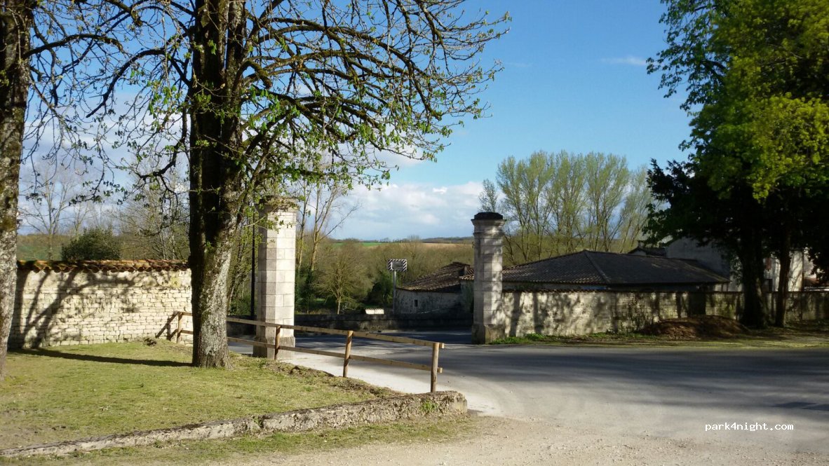 (16330) Saint-Amant-de-Boixe - 2 Route d'Angoulême — foto 2