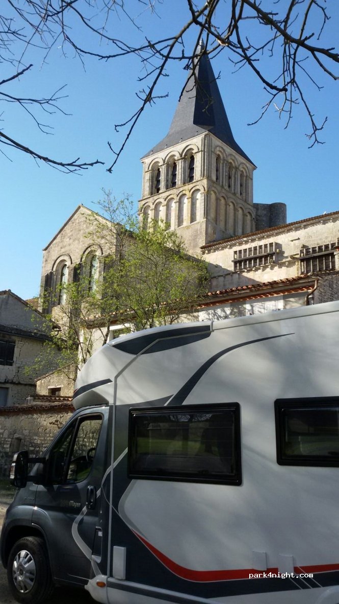 (16330) Saint-Amant-de-Boixe - 2 Route d'Angoulême — foto 3