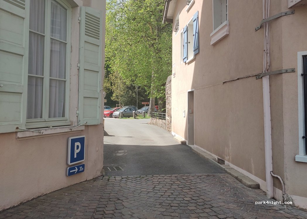 (69430) Beaujeu - 426 Place de l'Hôtel de ville — foto 2