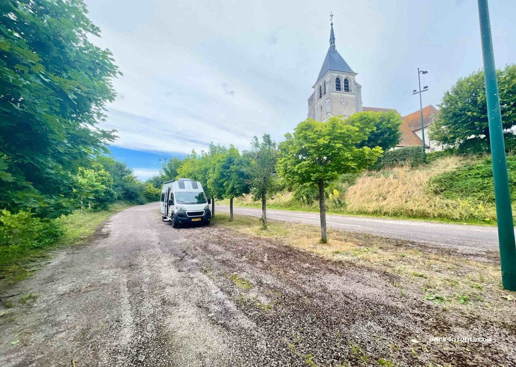 (10150) Sainte-Maure - 128 Route de Méry — foto