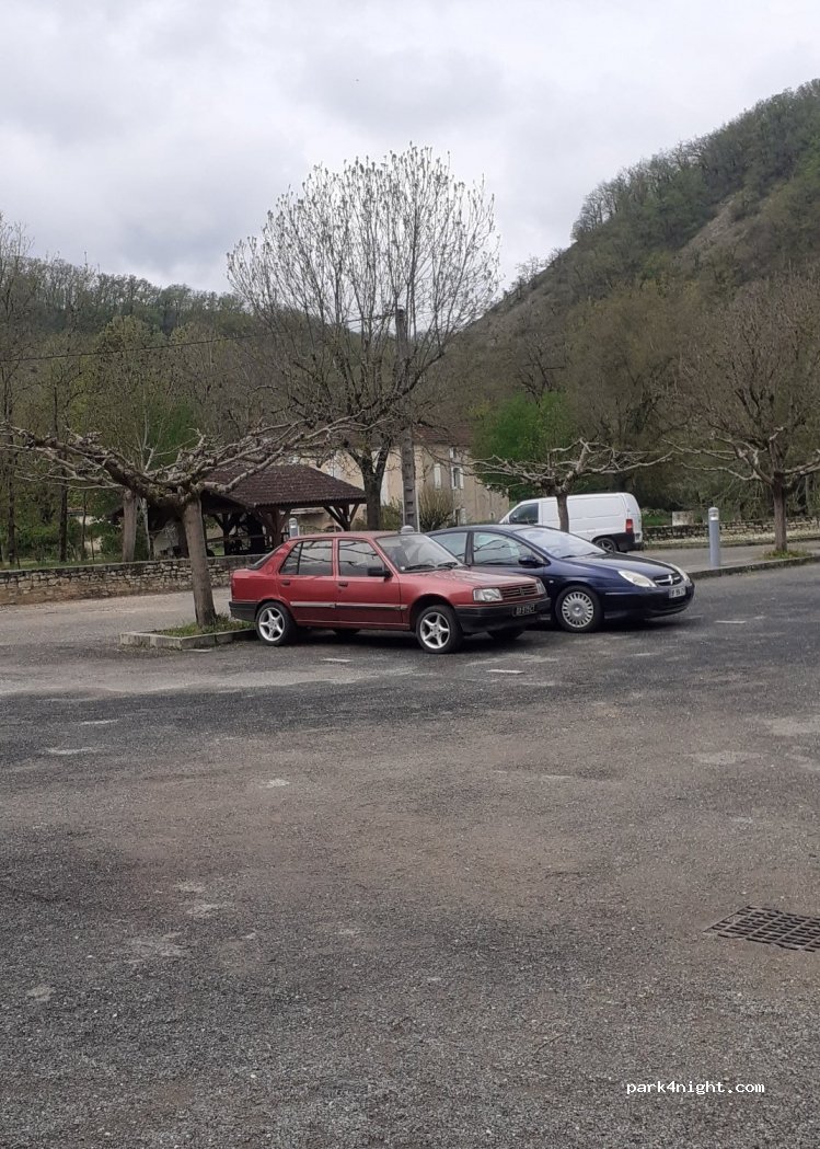 (46150) gigouzac - place de la mairie — foto