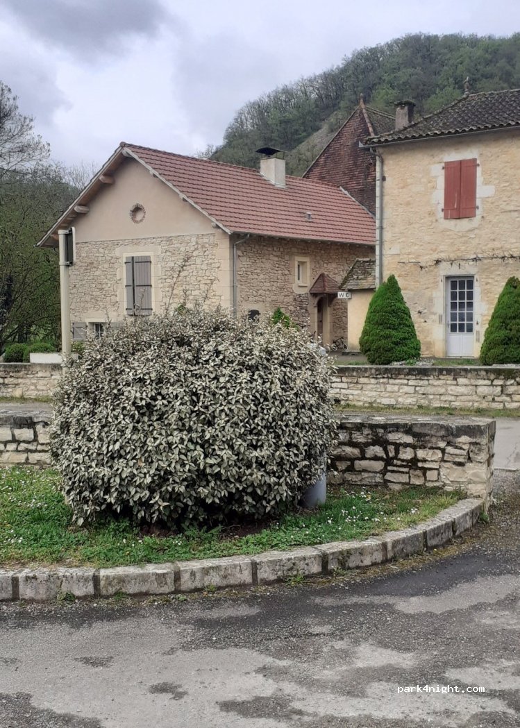 (46150) gigouzac - place de la mairie — foto 2